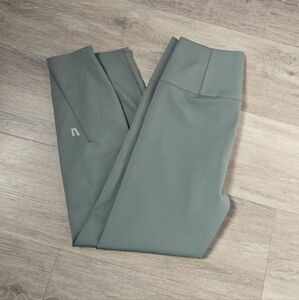 Vuori Evolve Leggings Size Large Green Color